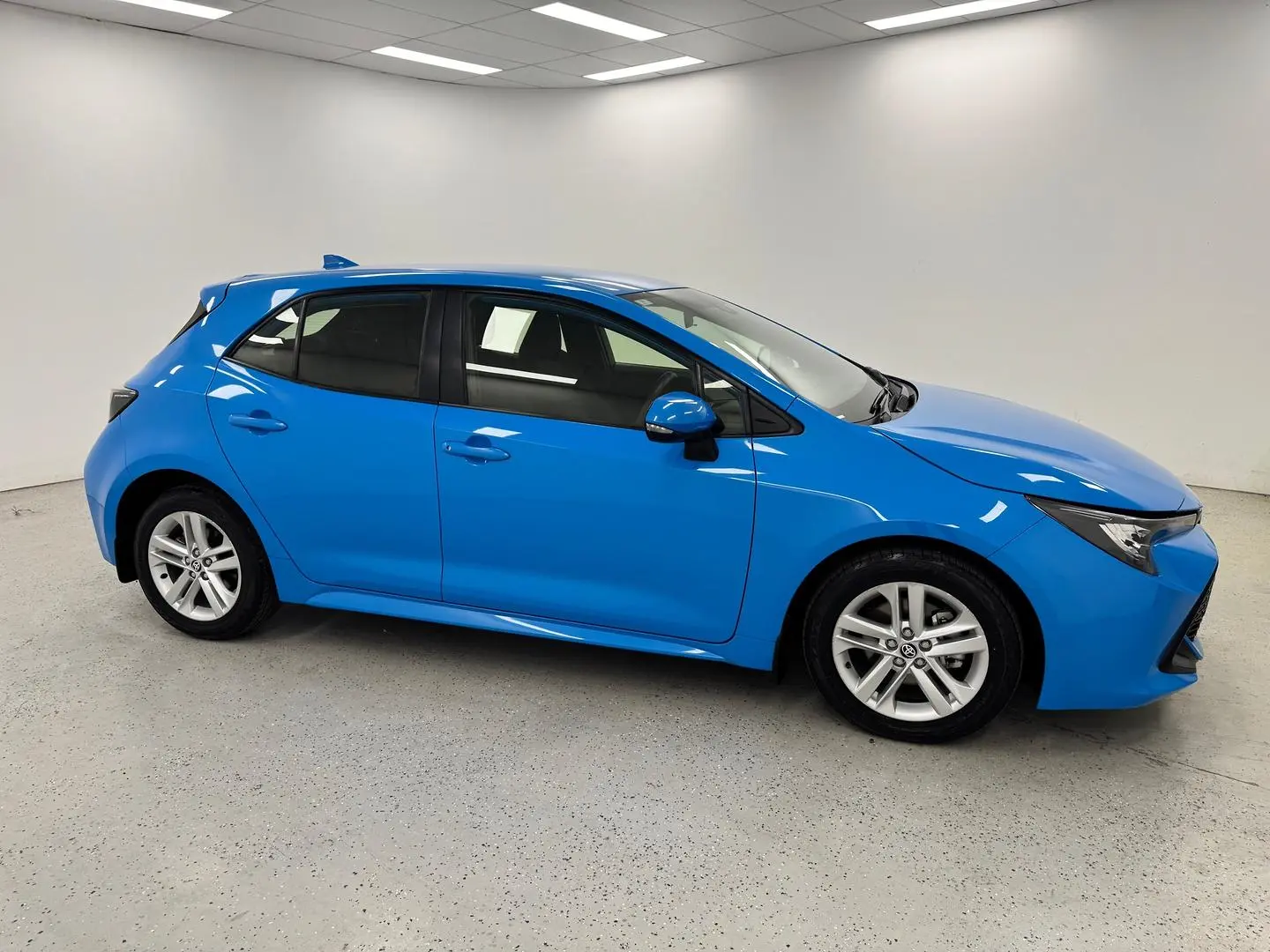 2020 Toyota Corolla Gallery Image 2