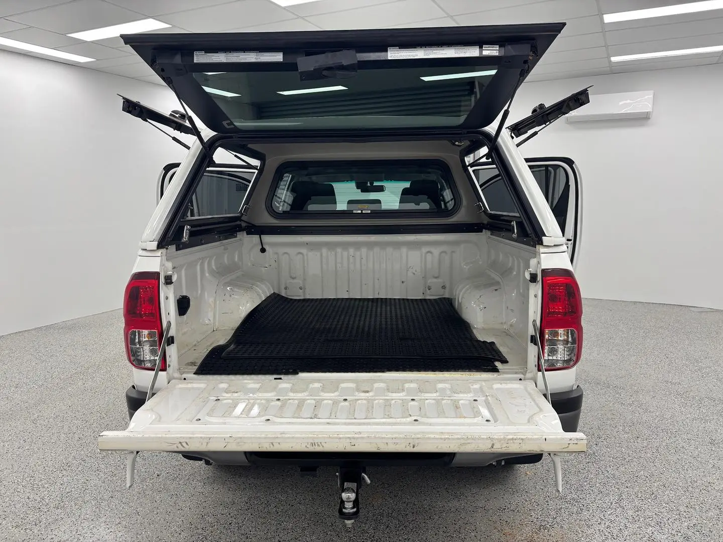 2023 Toyota Hilux Gallery Image 11