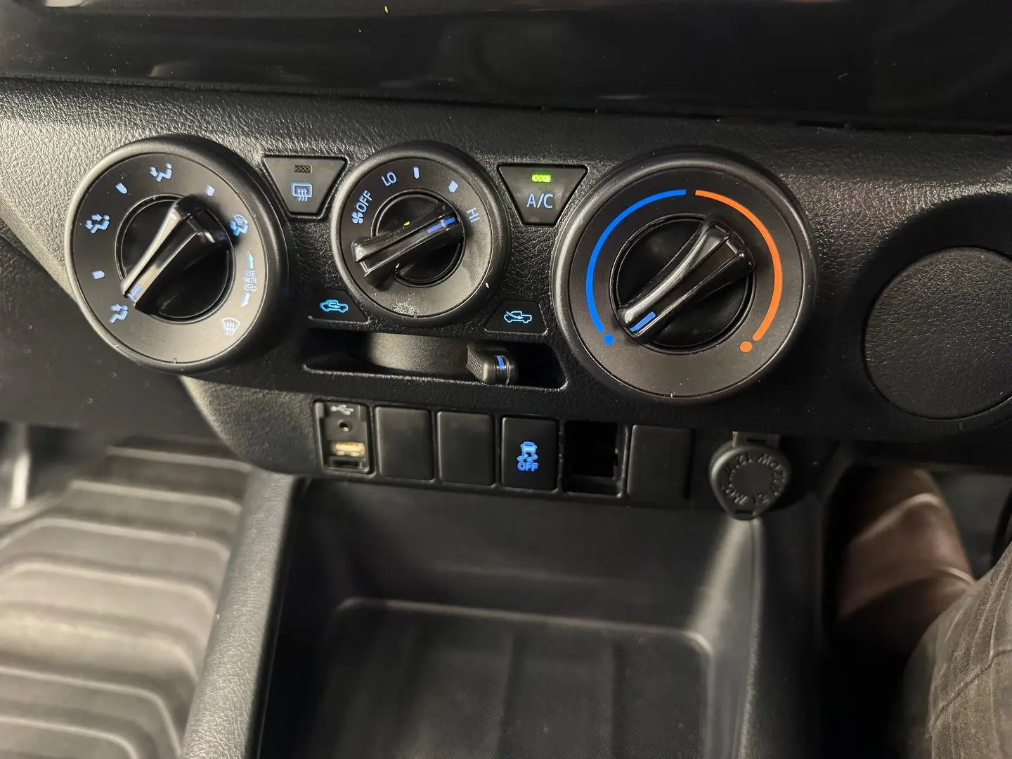 2020 Toyota Hilux Gallery Image 22