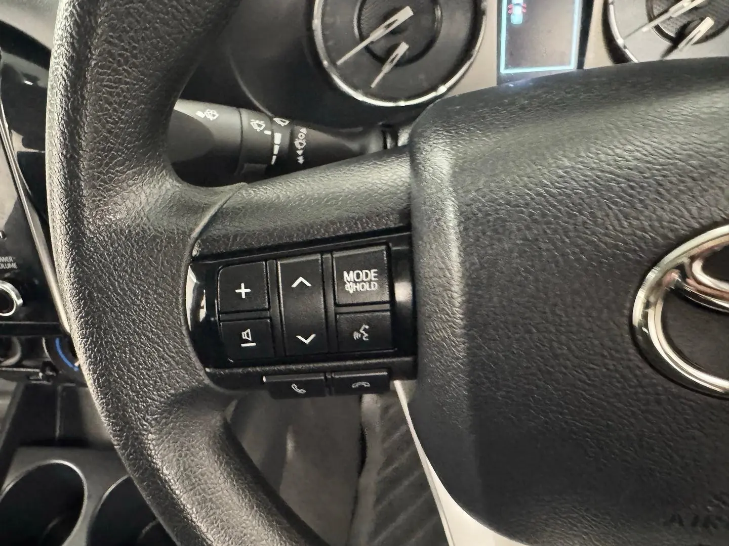 2022 Toyota Hilux Gallery Image 15