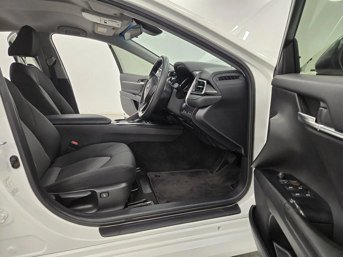 2019 Toyota Camry Gallery Image 22