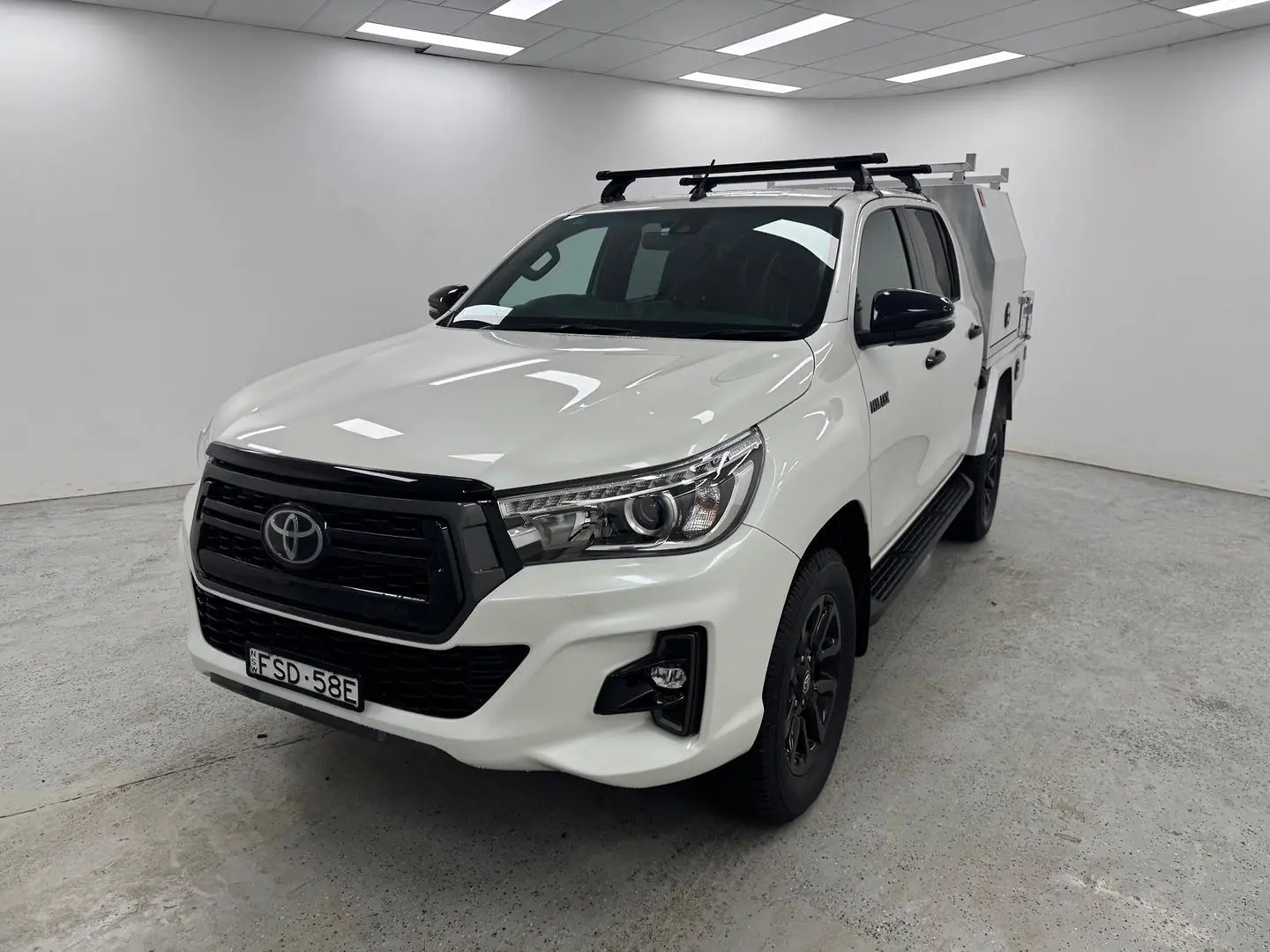 2019 Toyota Hilux Gallery Image 6