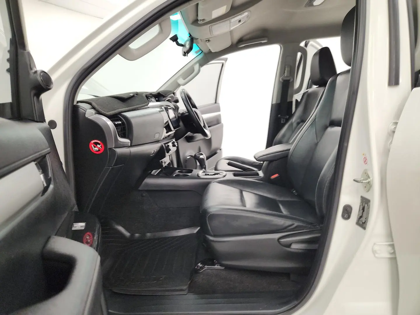 2017 Toyota Hilux Gallery Image 18