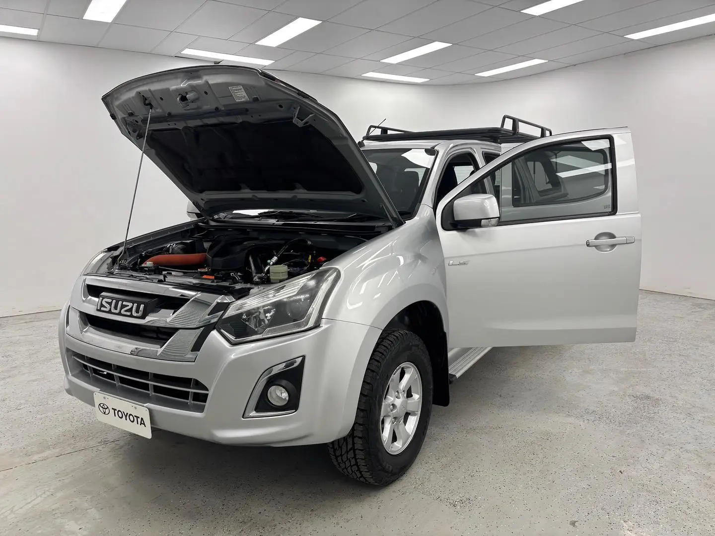 2017 Isuzu D-MAX Gallery Image 14