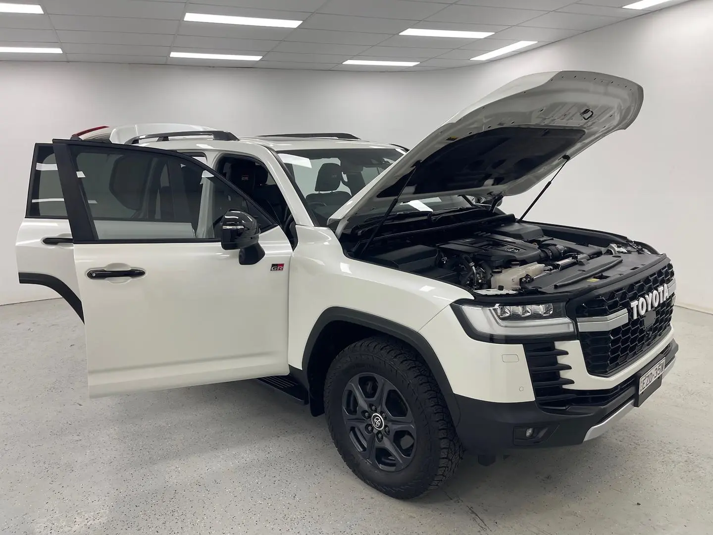 2022 Toyota Landcruiser Gallery Image 8