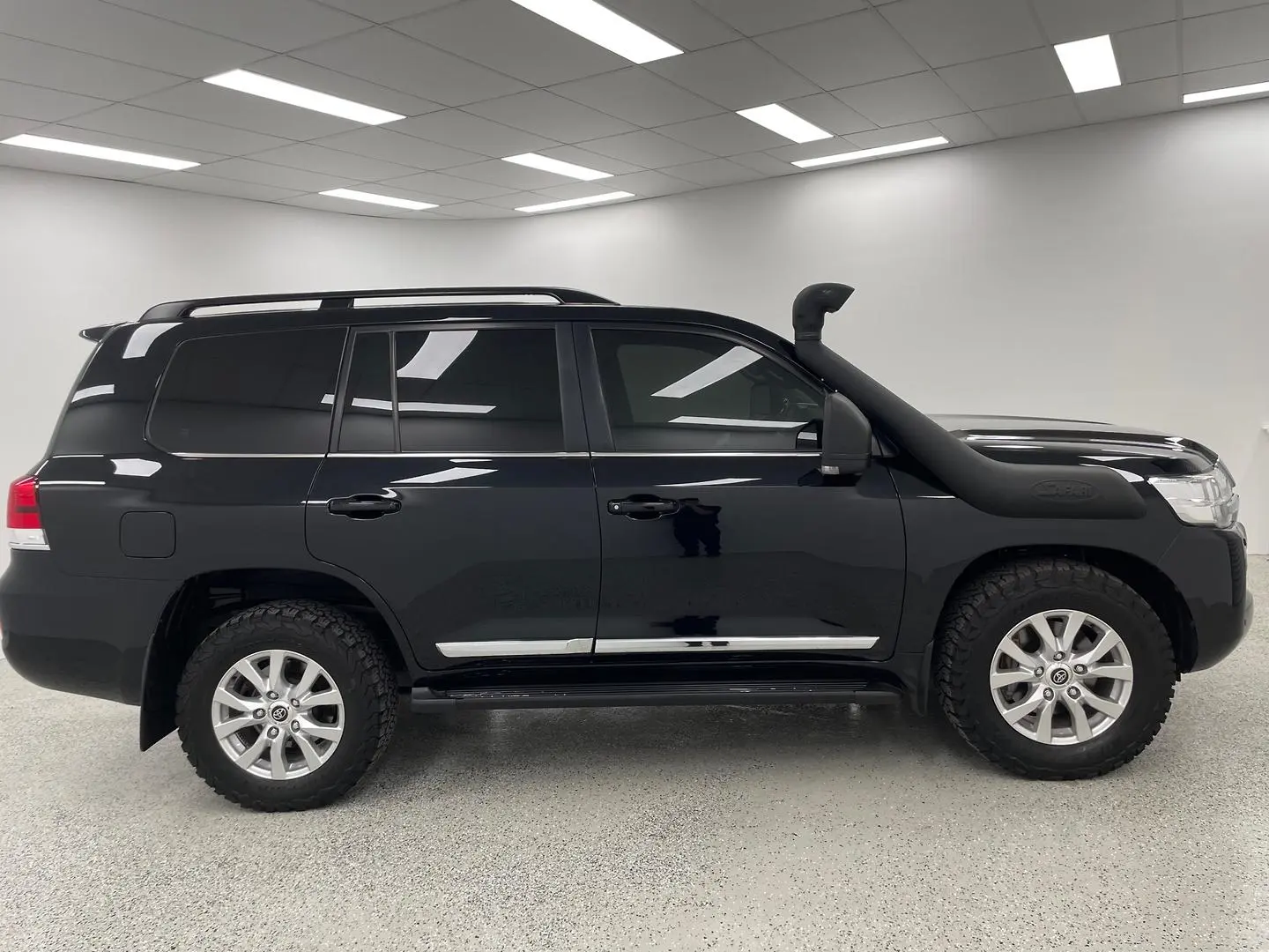 2020 Toyota Landcruiser Gallery Image 2