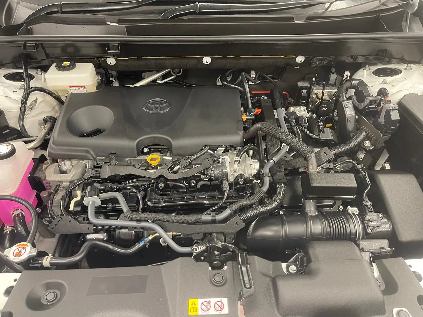 2024 Toyota RAV4 Gallery Image 14