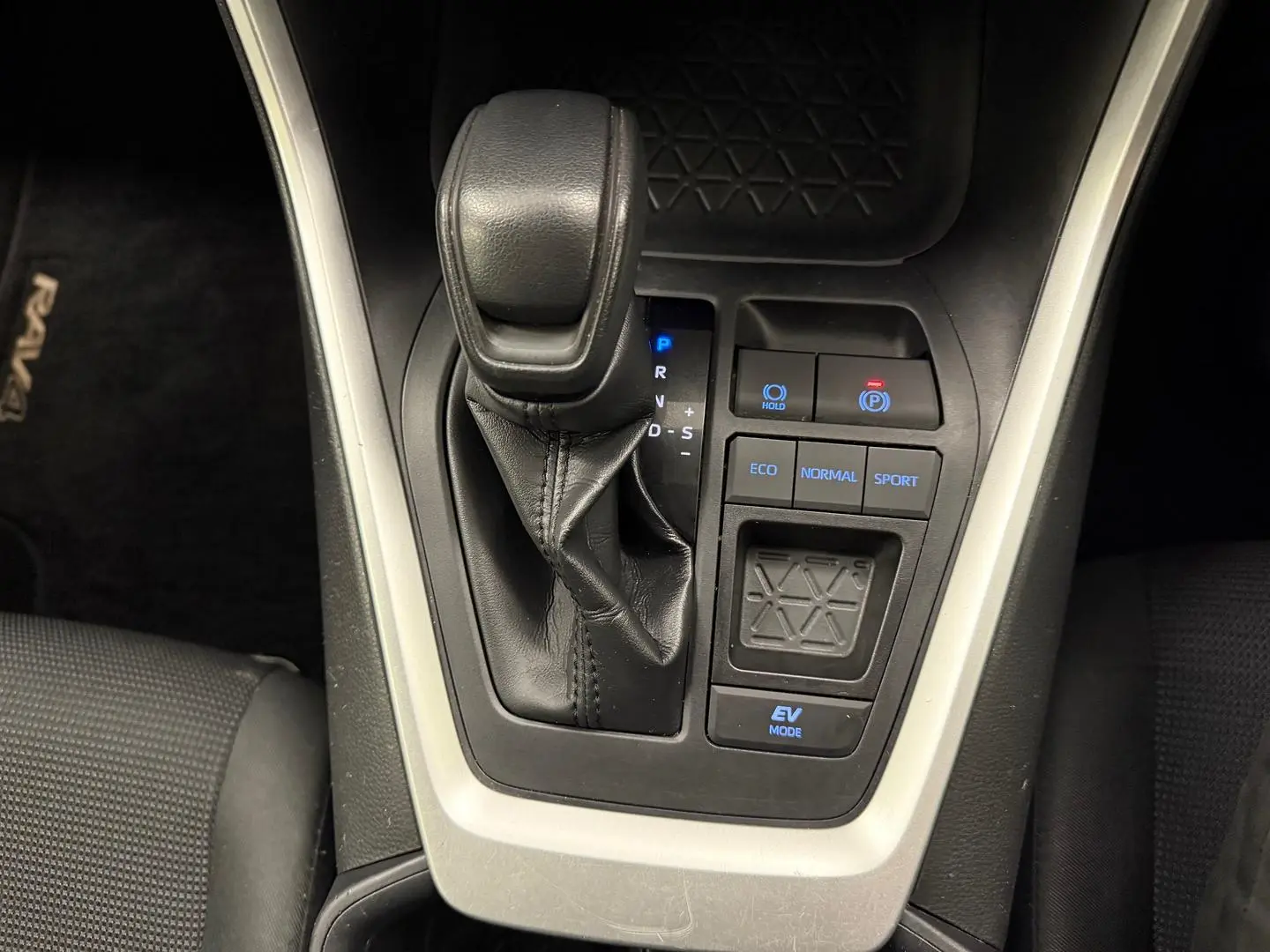 2022 Toyota RAV4 Gallery Image 33