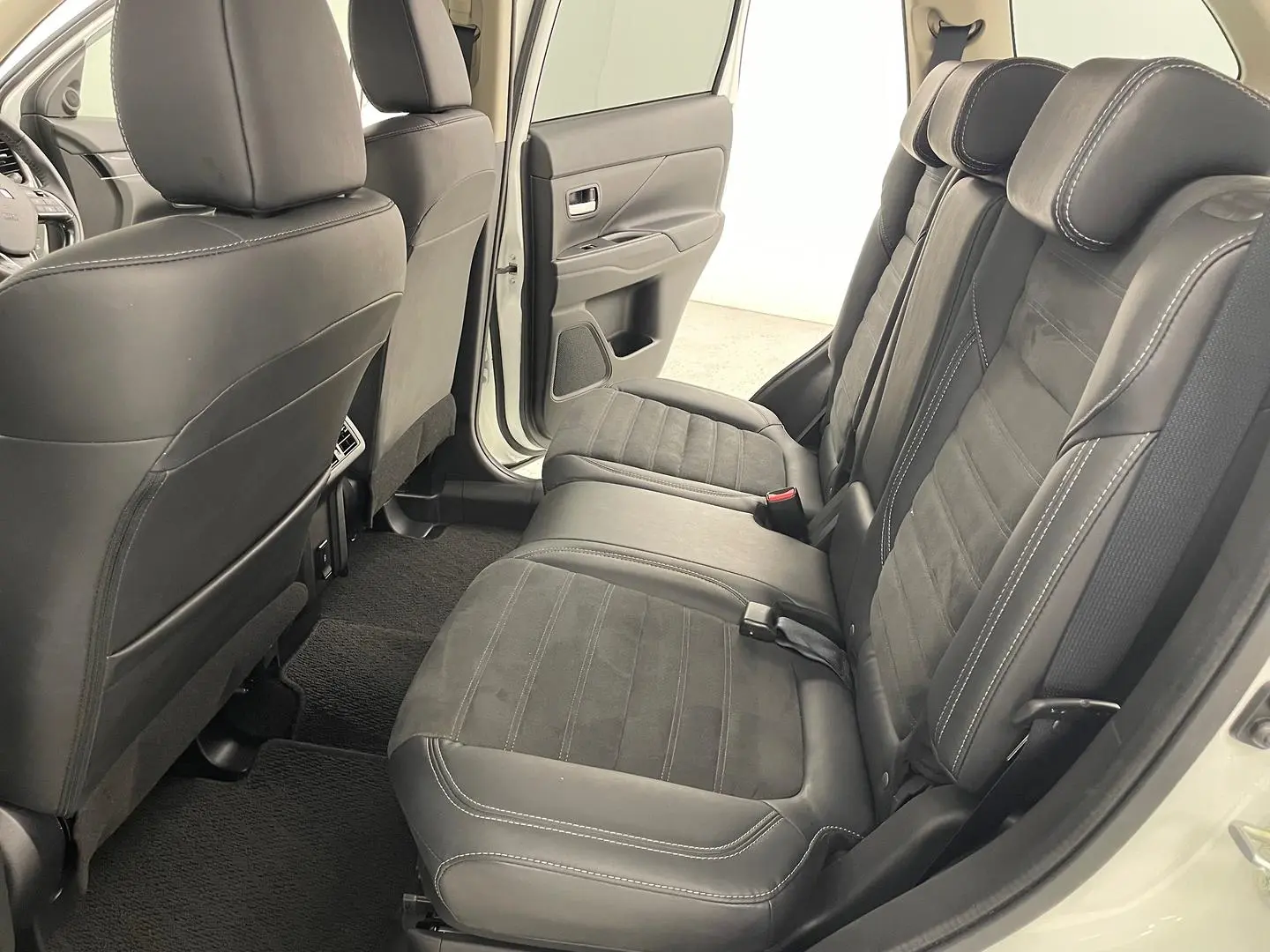 2019 Mitsubishi Outlander Gallery Image 19