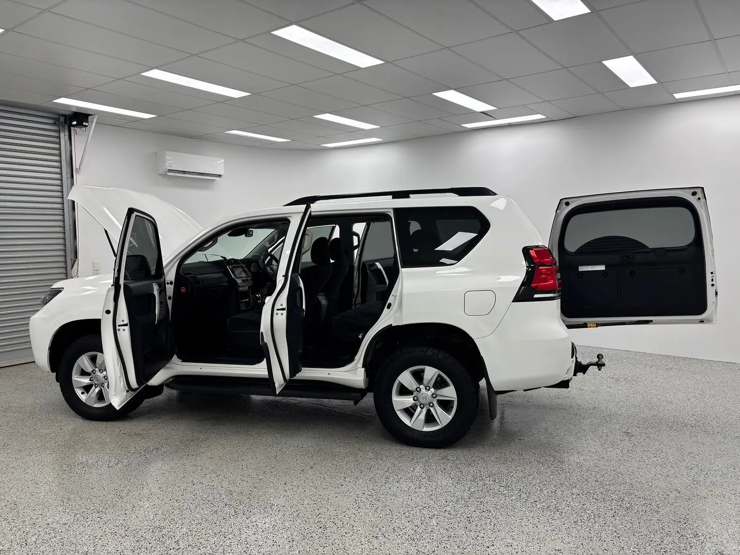 2018 Toyota Landcruiser Prado Gallery Image 13