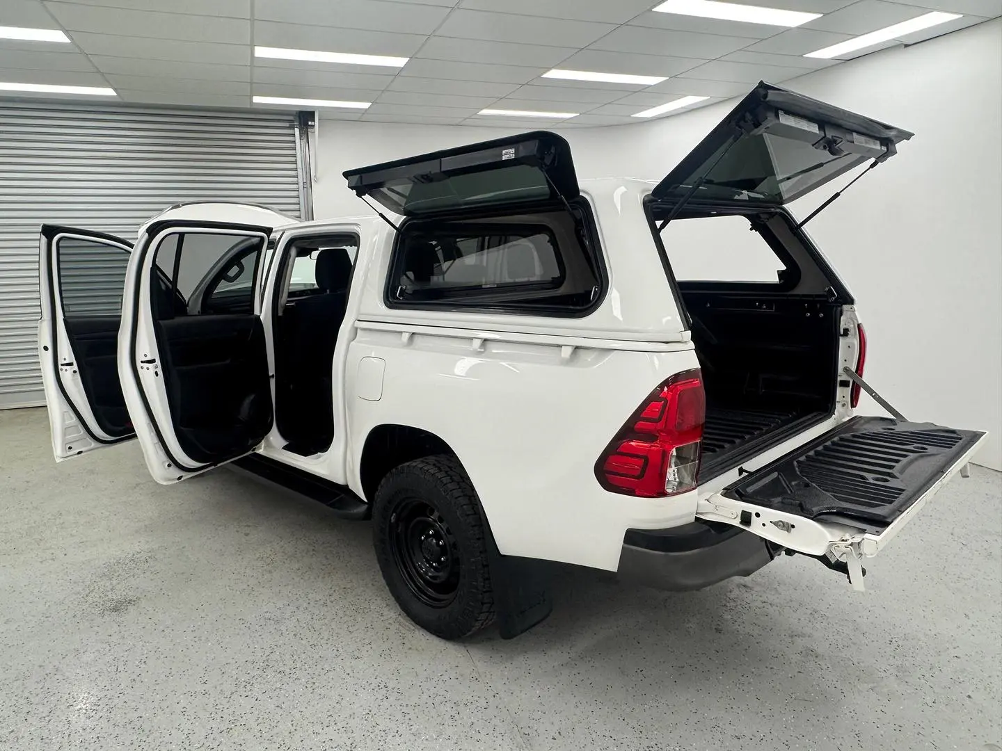 2021 Toyota Hilux Gallery Image 10