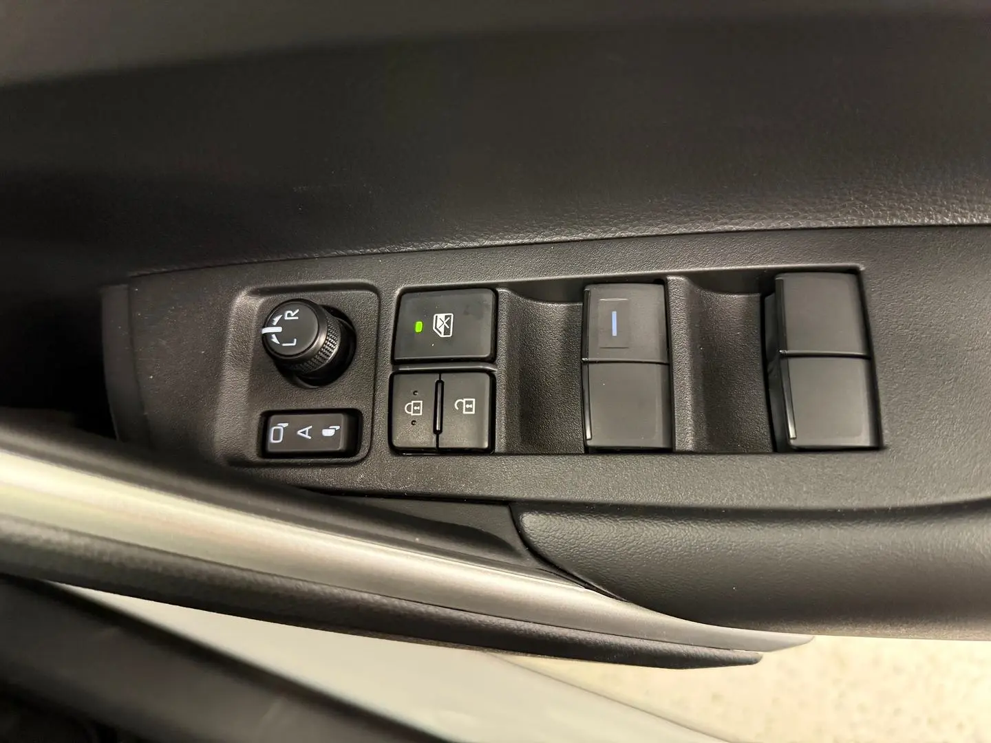 2025 Toyota Corolla Cross Gallery Image 31