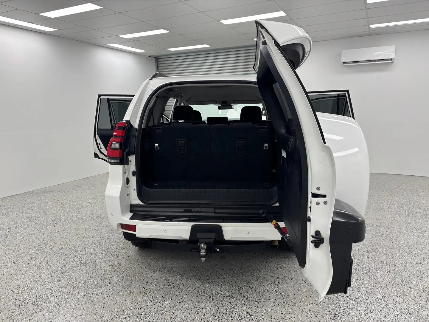 2018 Toyota Landcruiser Prado Gallery Image 11