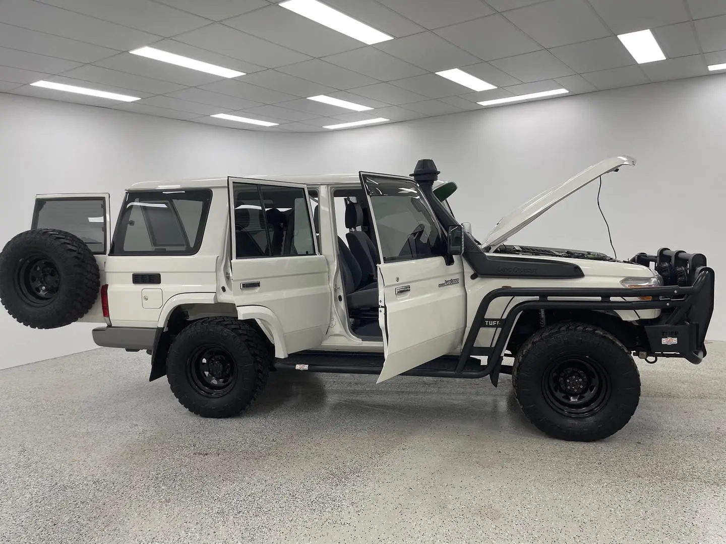 2022 Toyota Landcruiser Gallery Image 13