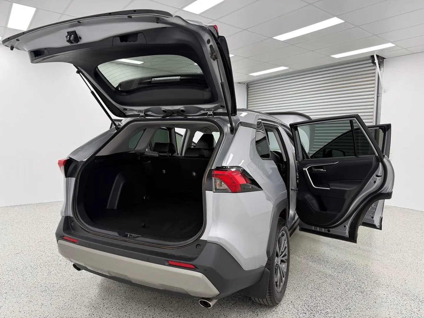 2023 Toyota RAV4 Gallery Image 17