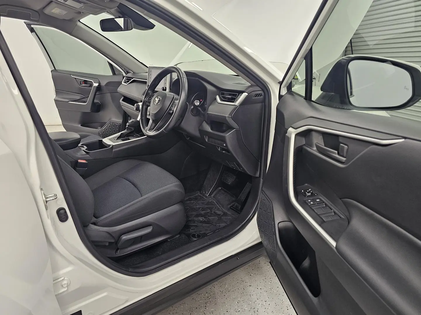 2022 Toyota RAV4 Gallery Image 23