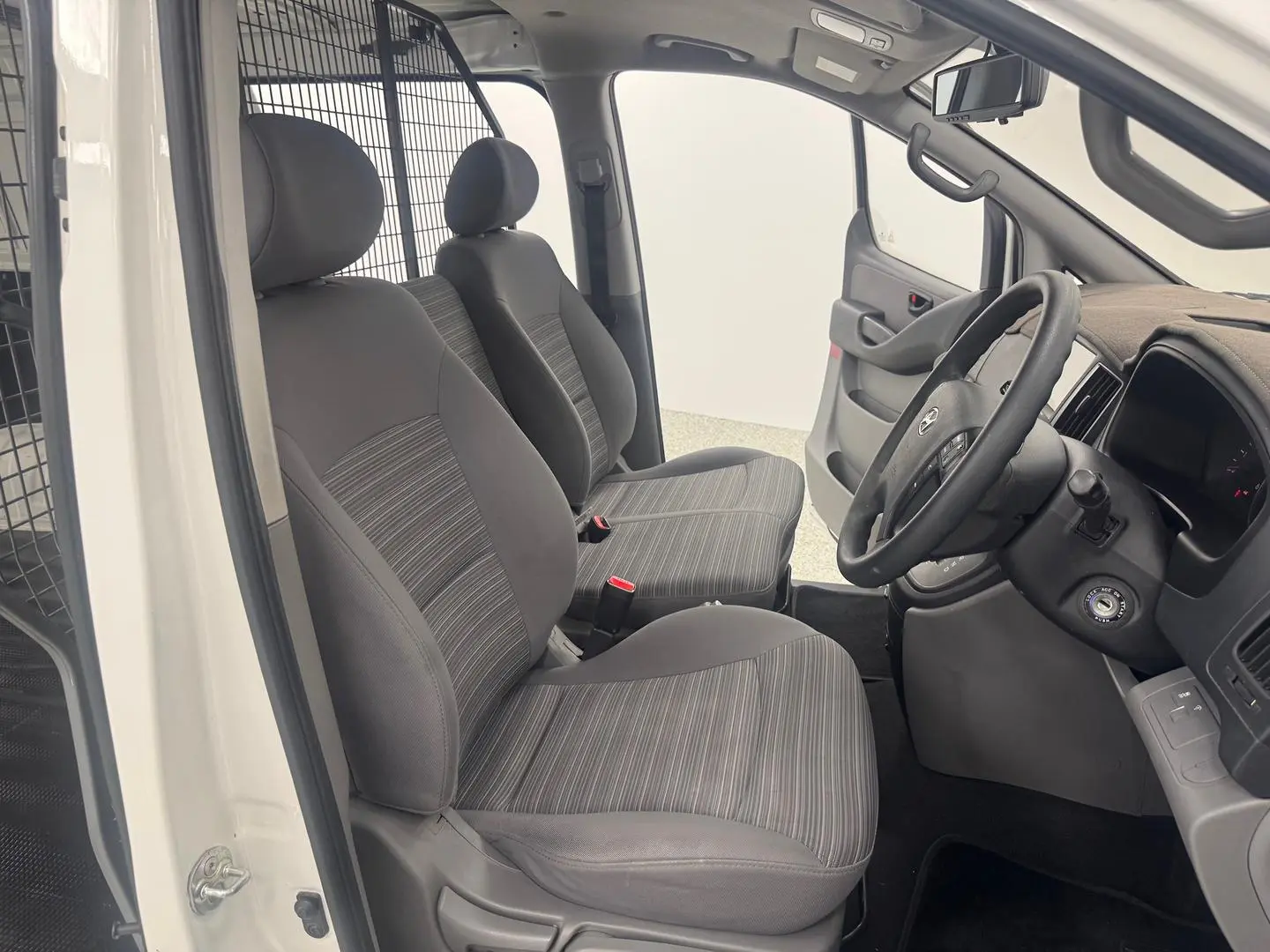 2020 Hyundai iLoad Gallery Image 25