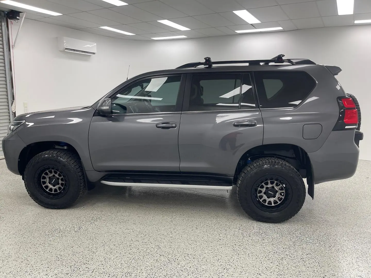 2022 Toyota Landcruiser Prado Gallery Image 5