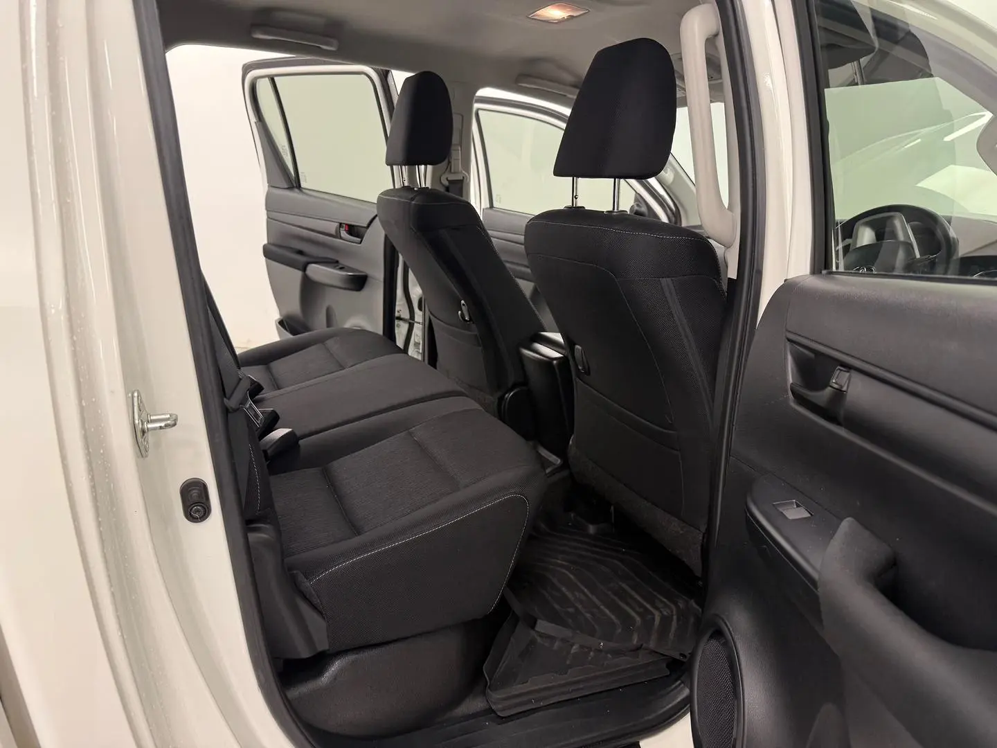 2022 Toyota Hilux Gallery Image 17