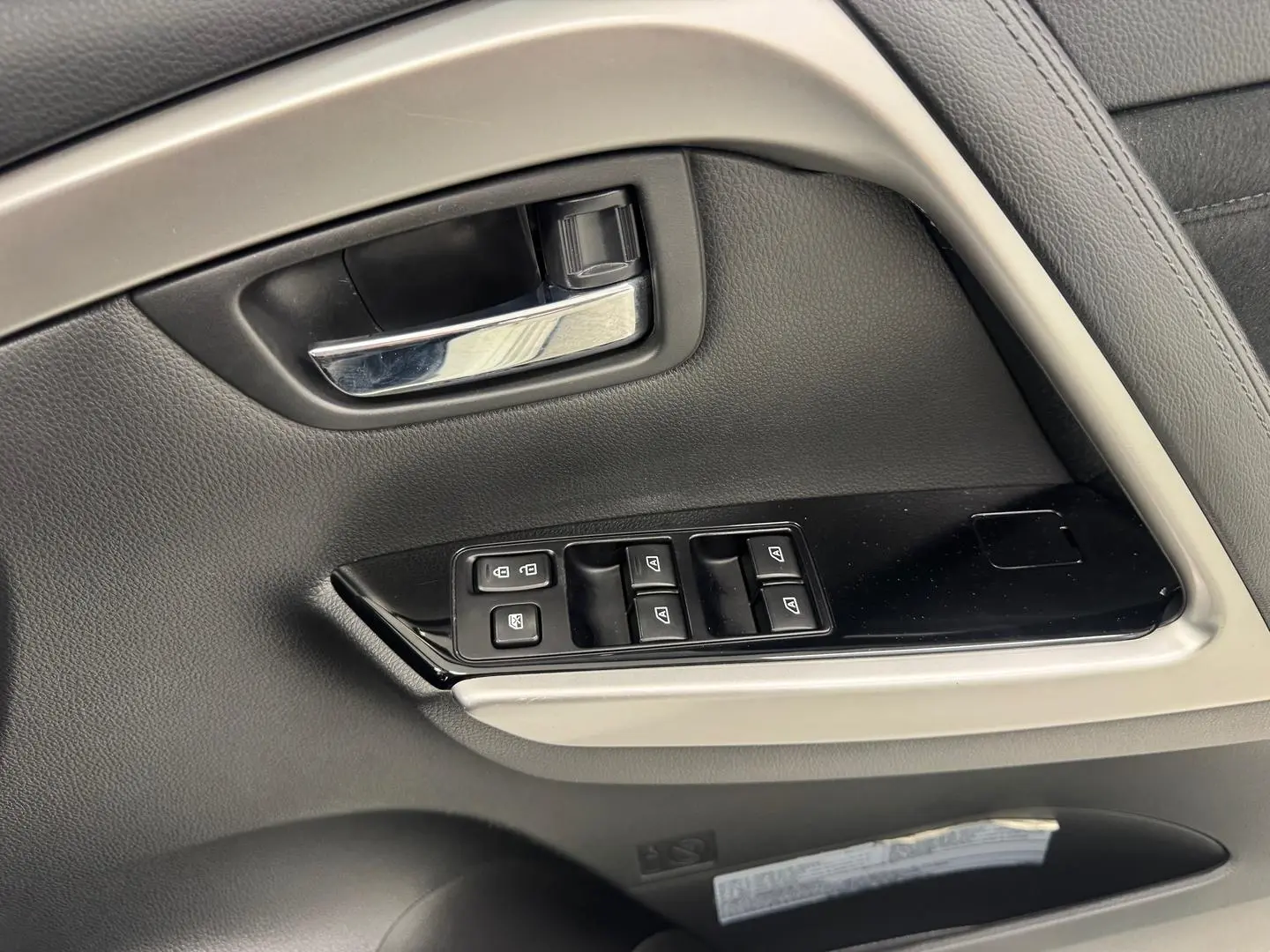 2022 Mitsubishi Pajero Sport Gallery Image 16