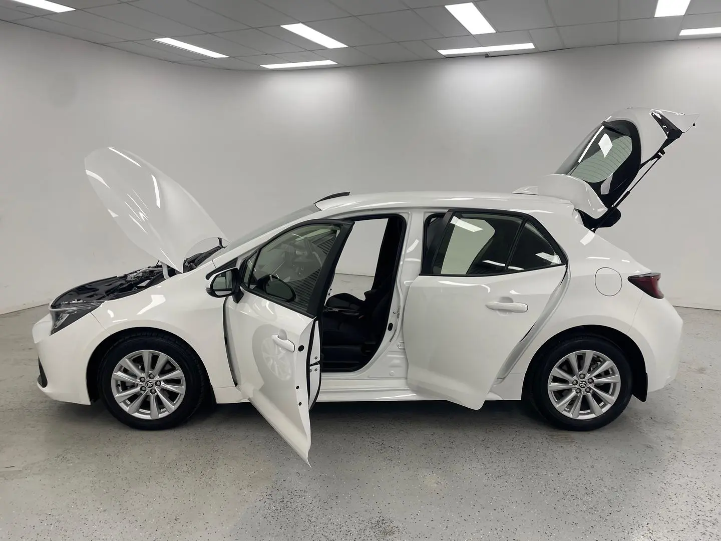 2023 Toyota Corolla Gallery Image 12