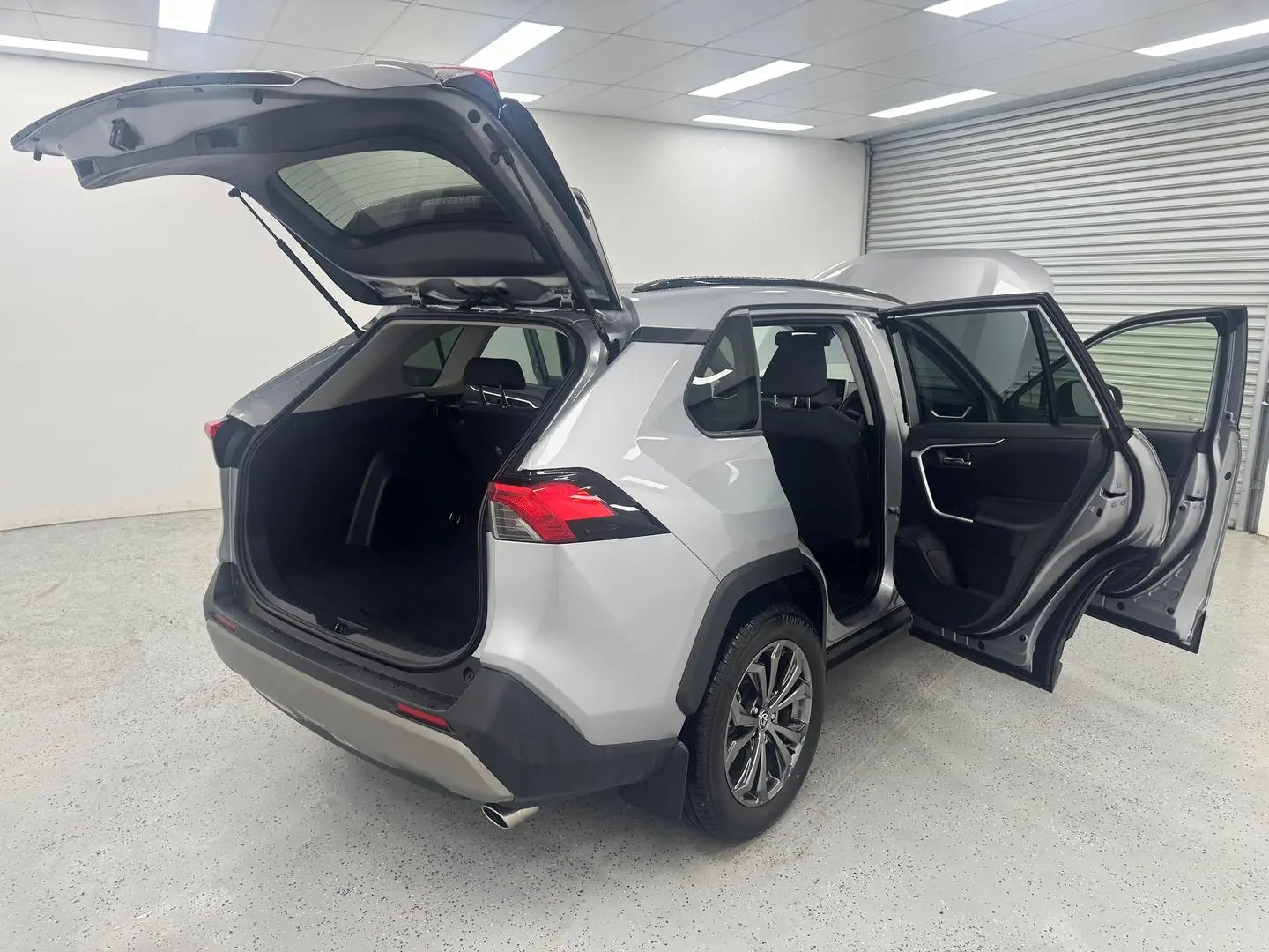 2022 Toyota RAV4 Gallery Image 9