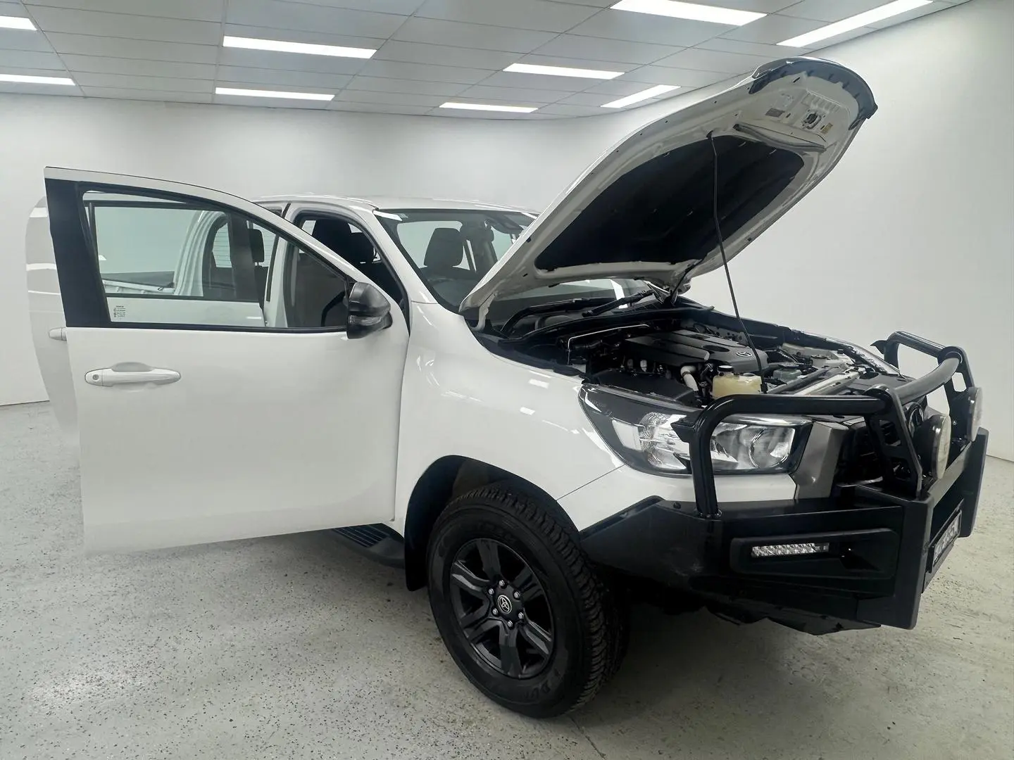 2023 Toyota Hilux Gallery Image 7