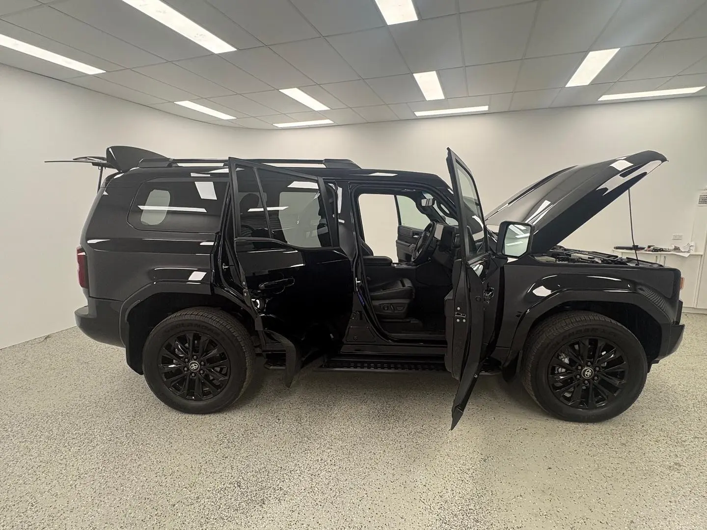 2025 Toyota Landcruiser Prado Gallery Image 10