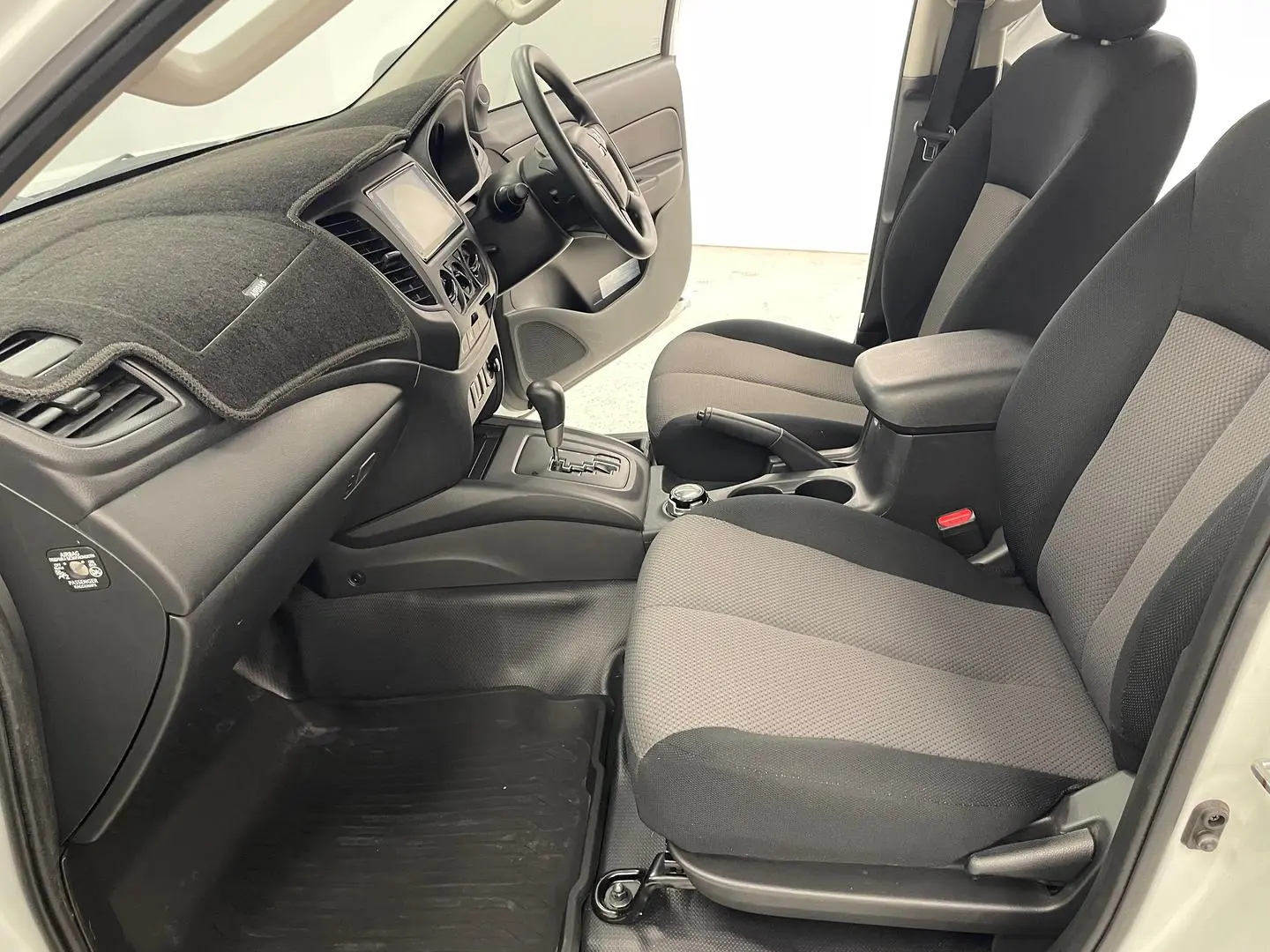 2022 Mitsubishi Triton Gallery Image 18