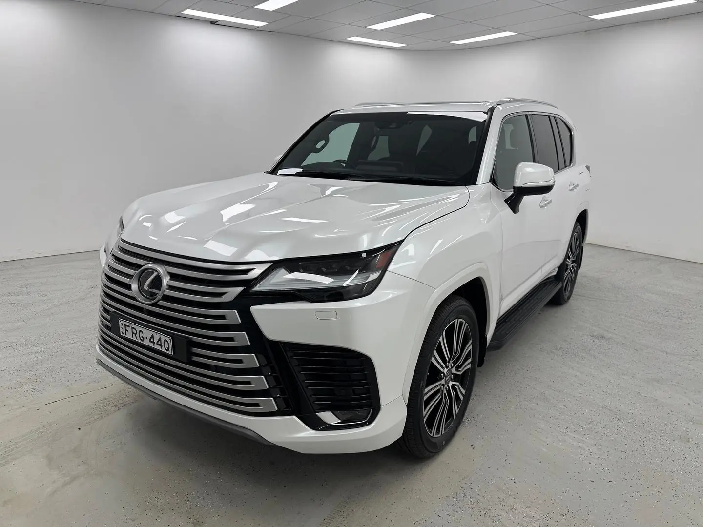 2022 Lexus LX Gallery Image 6