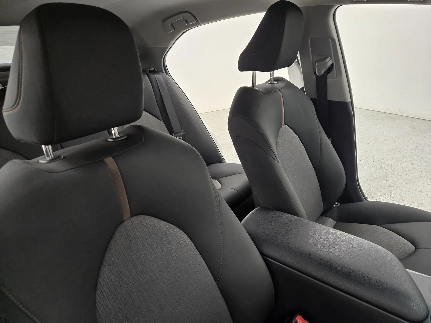 2019 Toyota Camry Gallery Image 24