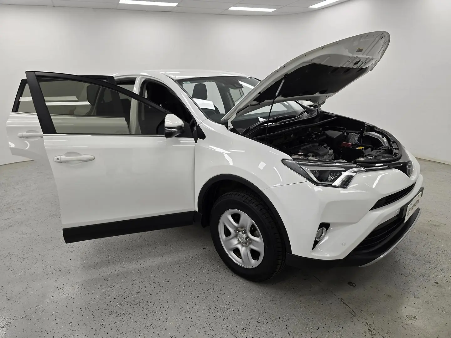 2018 Toyota Rav4 Gallery Image 8