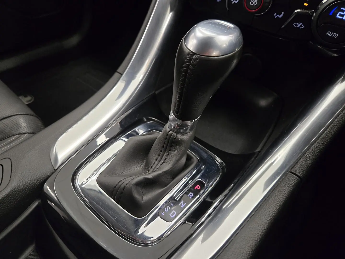 2017 Holden Commodore Gallery Image 30