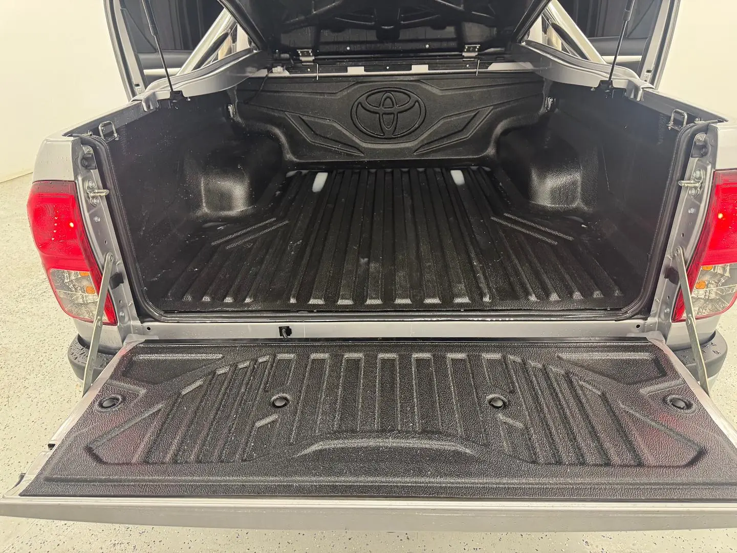 2020 Toyota Hilux Gallery Image 27