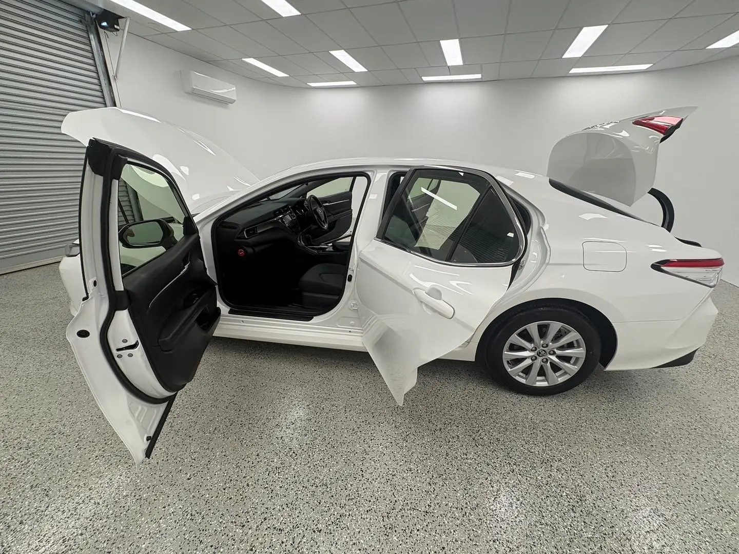 2019 Toyota Camry Gallery Image 14