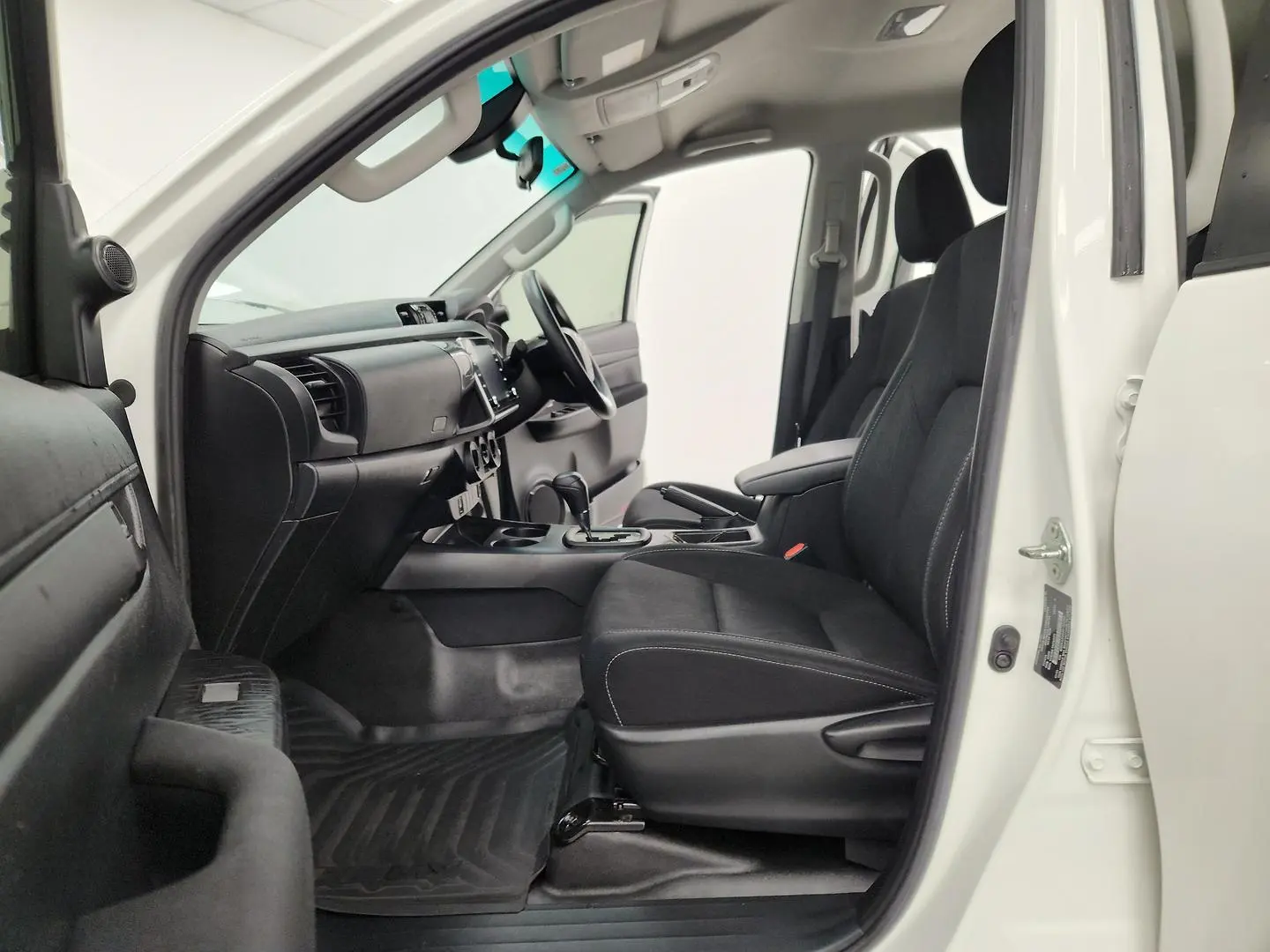 2021 Toyota Hilux Gallery Image 18