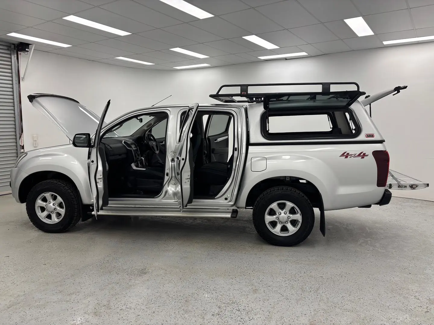 2017 Isuzu D-MAX Gallery Image 13