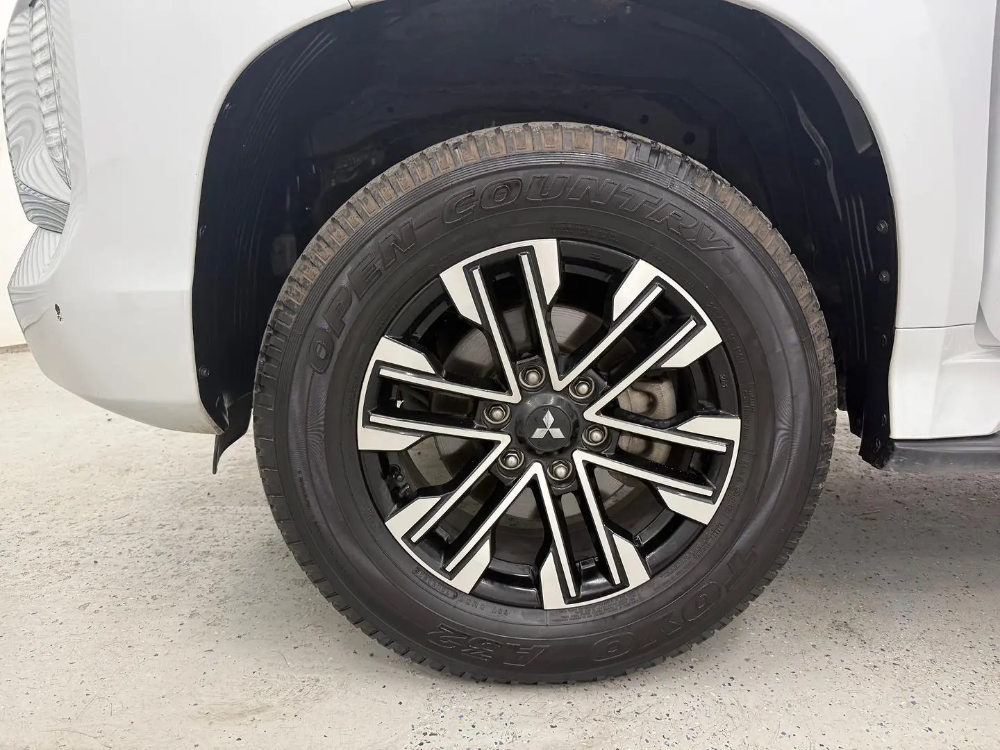 2023 Mitsubishi Pajero Sport Gallery Image 9