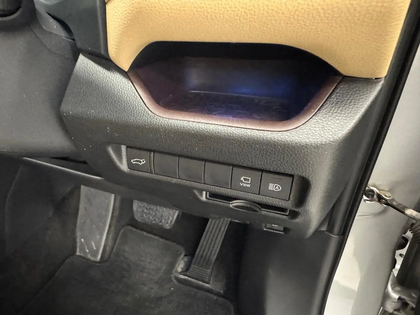 2020 Toyota RAV4 Gallery Image 21