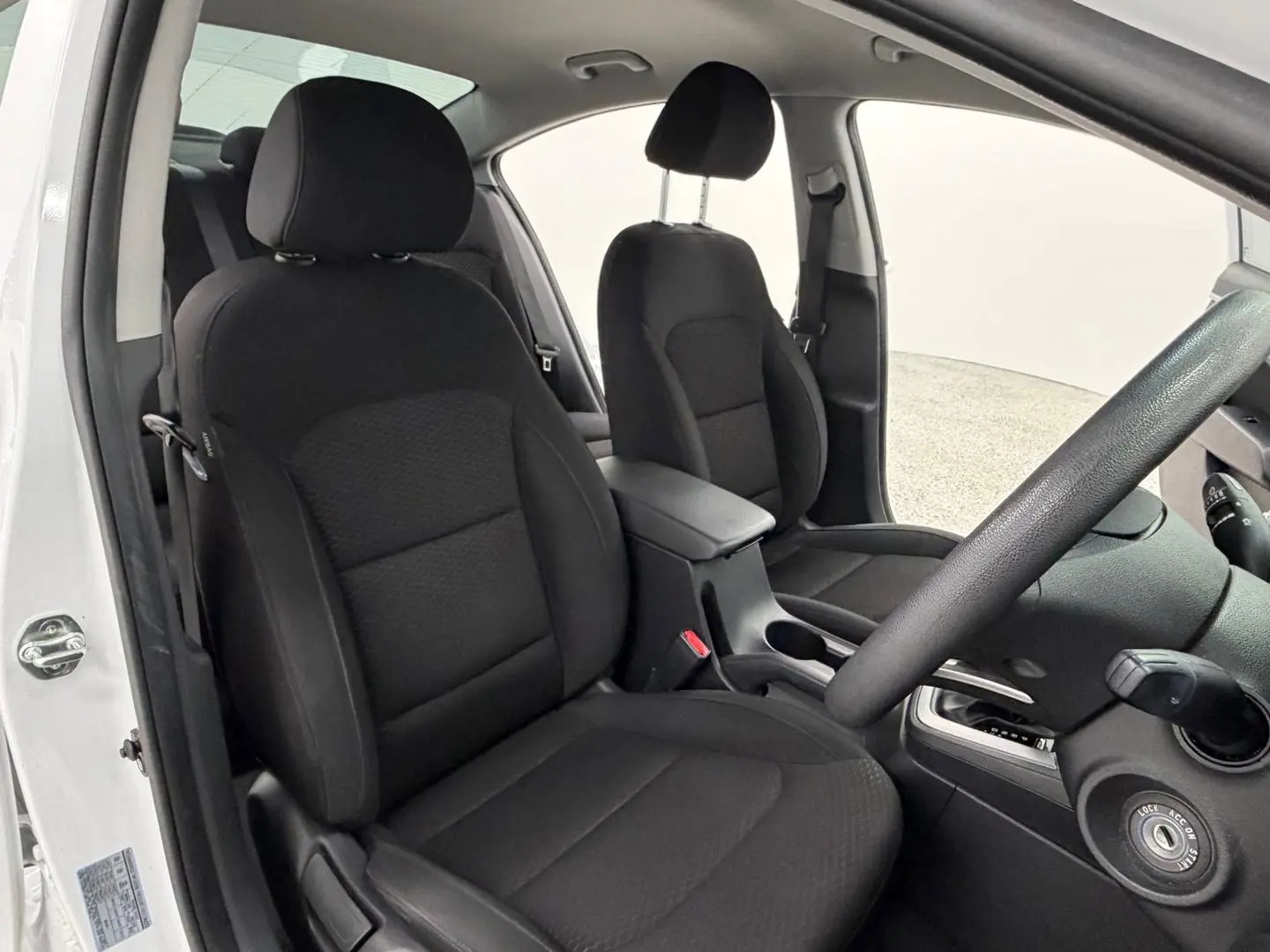 2019 Hyundai Elantra Gallery Image 24