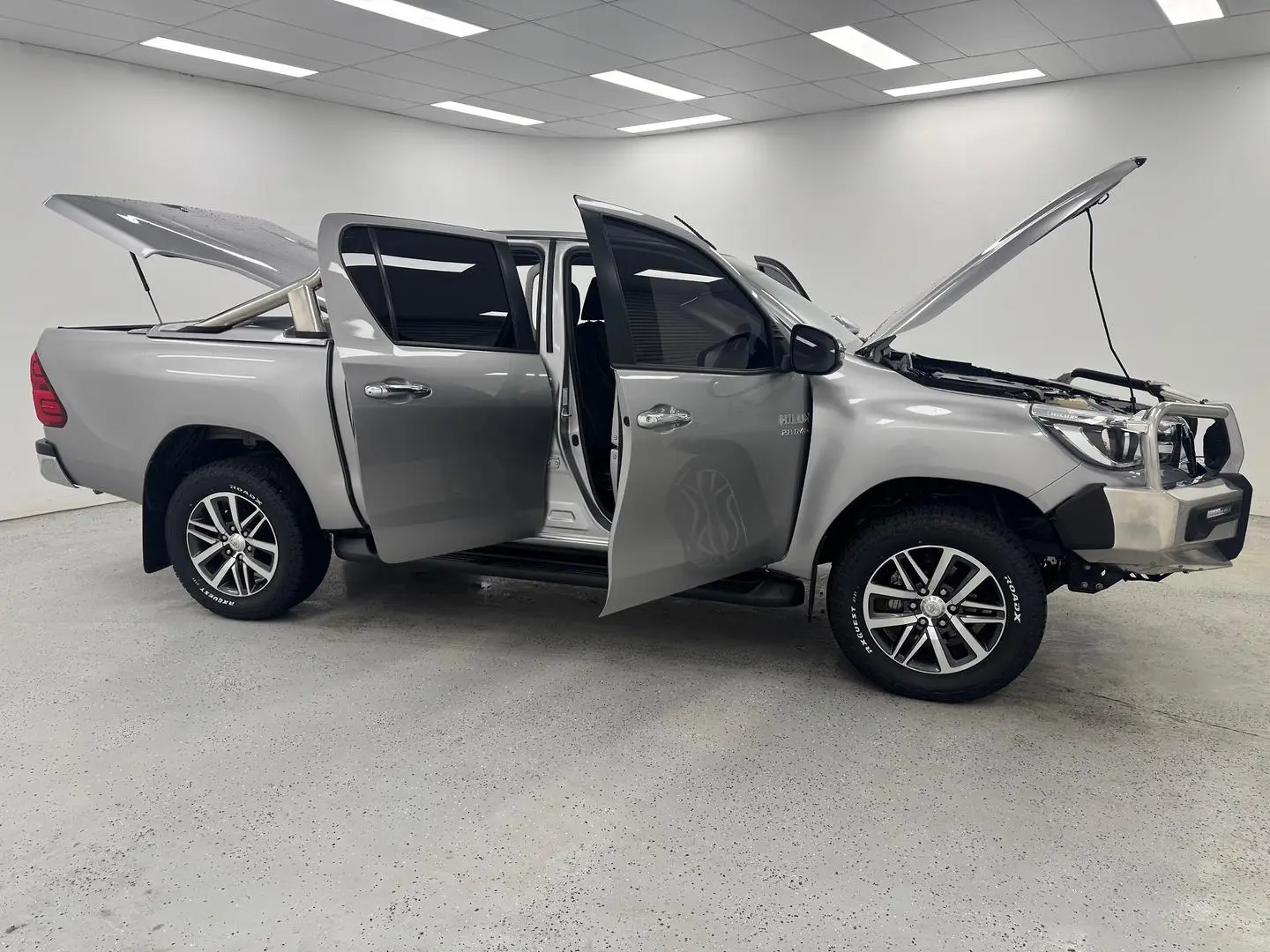 2020 Toyota Hilux Gallery Image 8