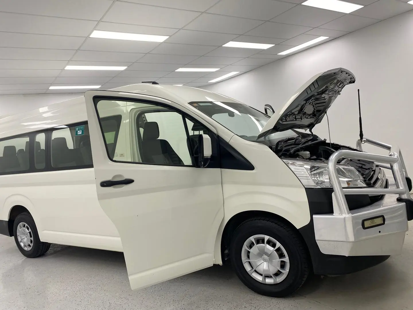 2021 Toyota Hiace Gallery Image 8