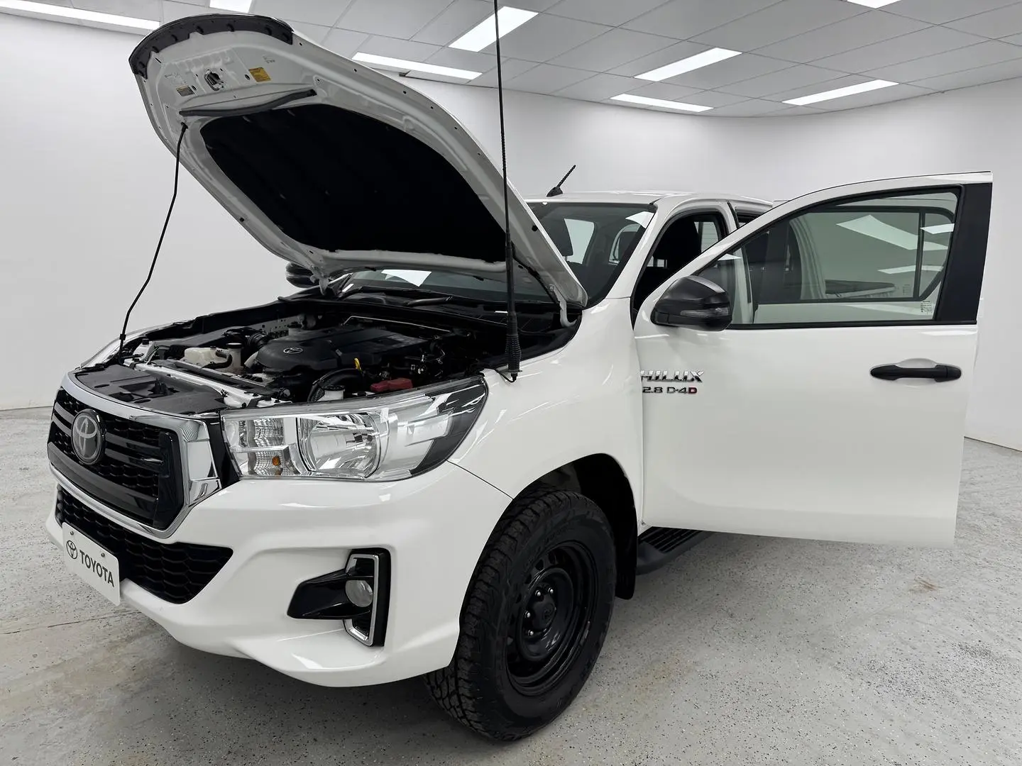 2020 Toyota Hilux Gallery Image 12