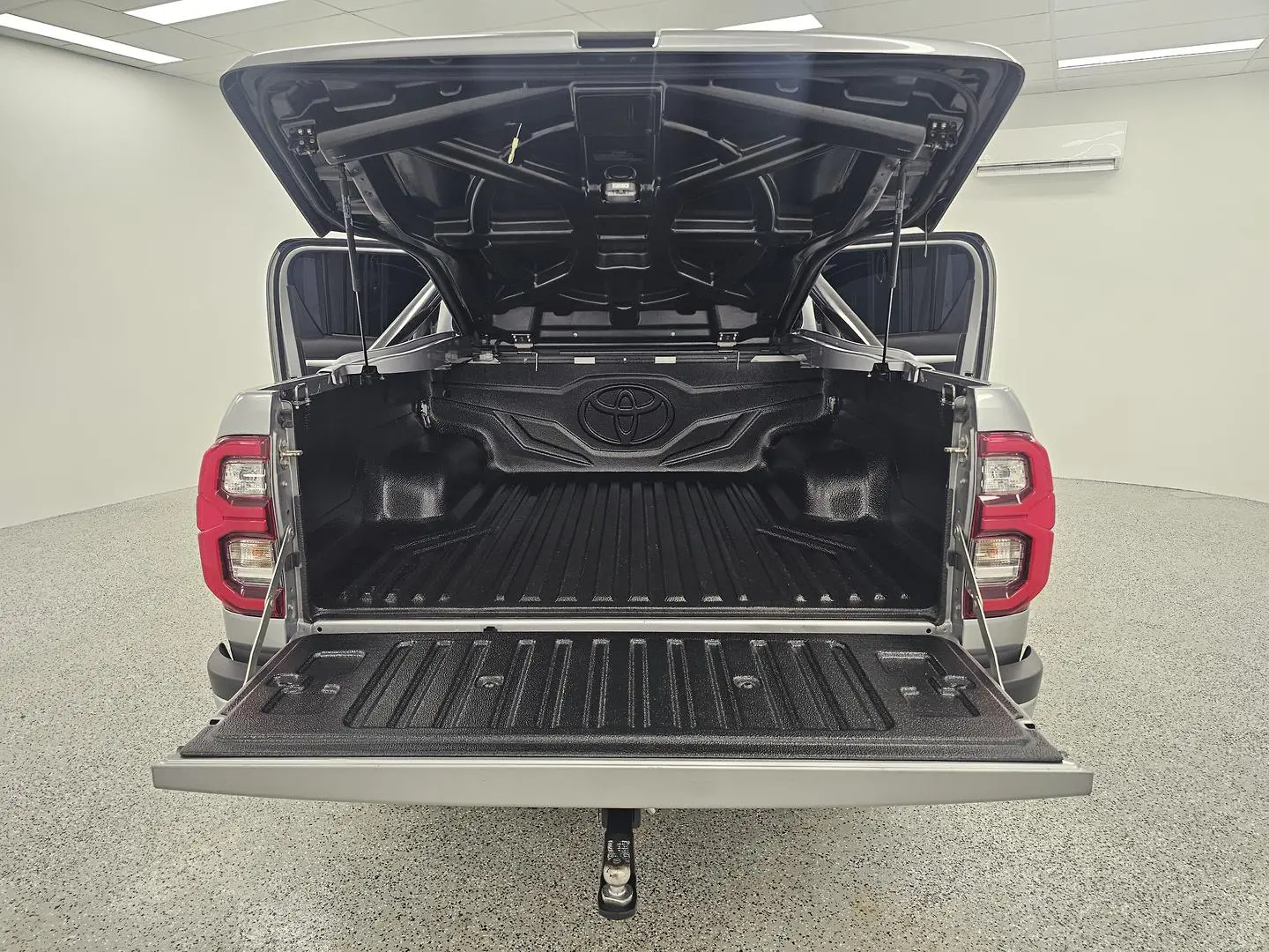 2021 Toyota Hilux Gallery Image 17