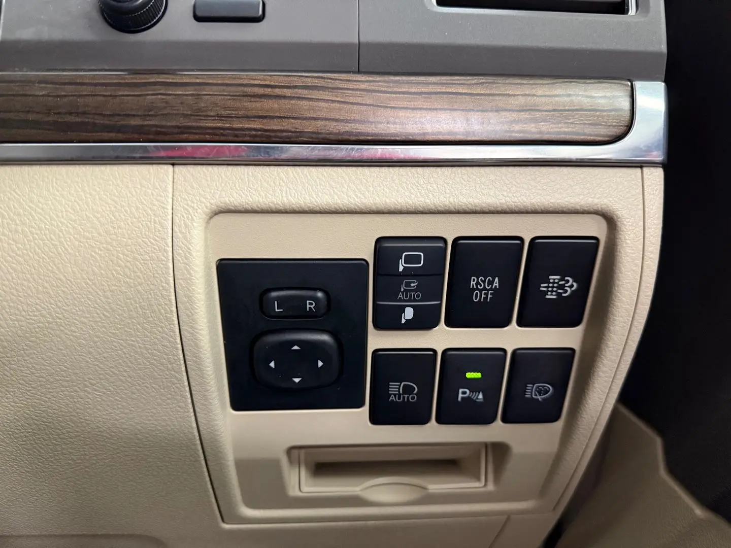 2018 Toyota Landcruiser Gallery Image 40