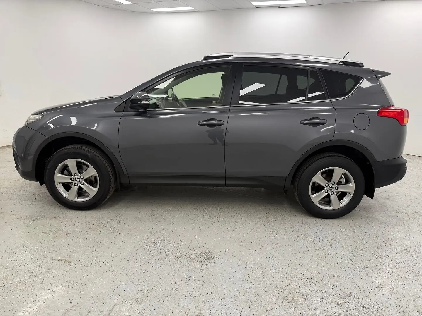 2015 Toyota RAV4 Gallery Image 6