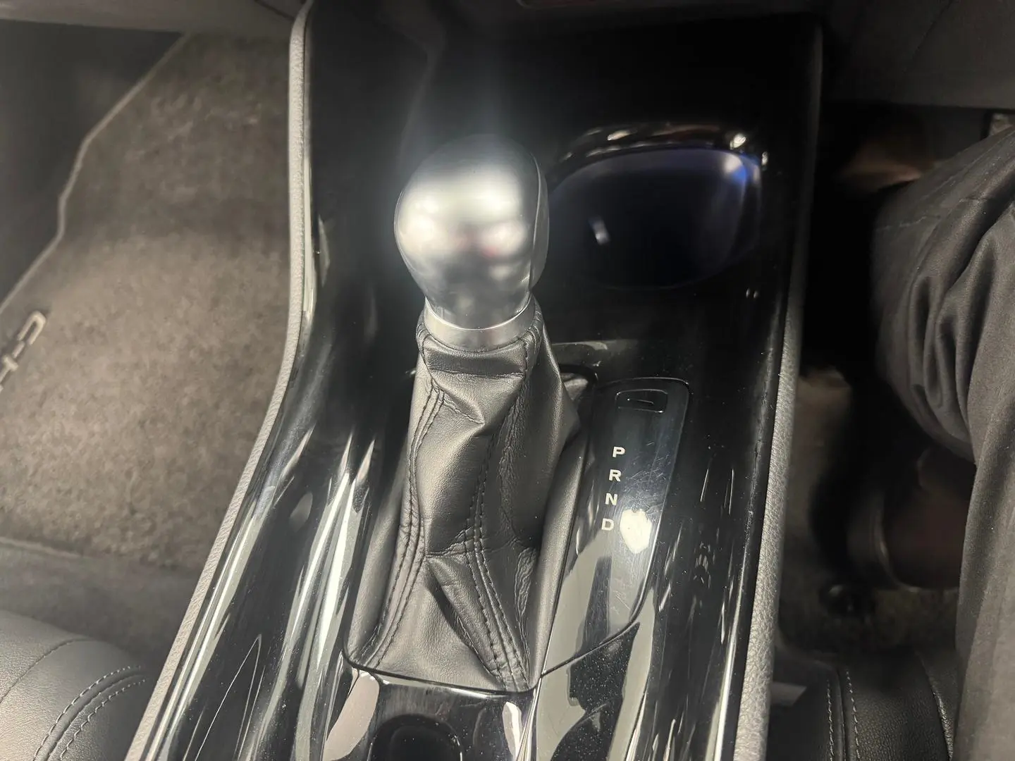 2018 Toyota C-HR Gallery Image 22
