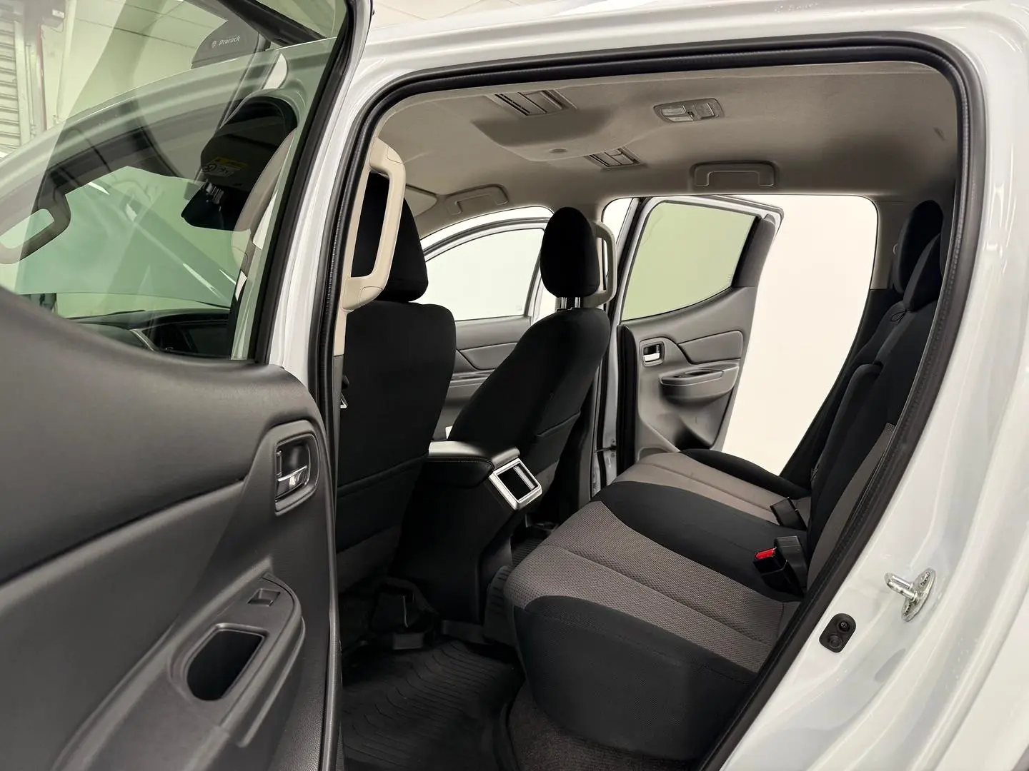 2021 Mitsubishi Triton Gallery Image 11