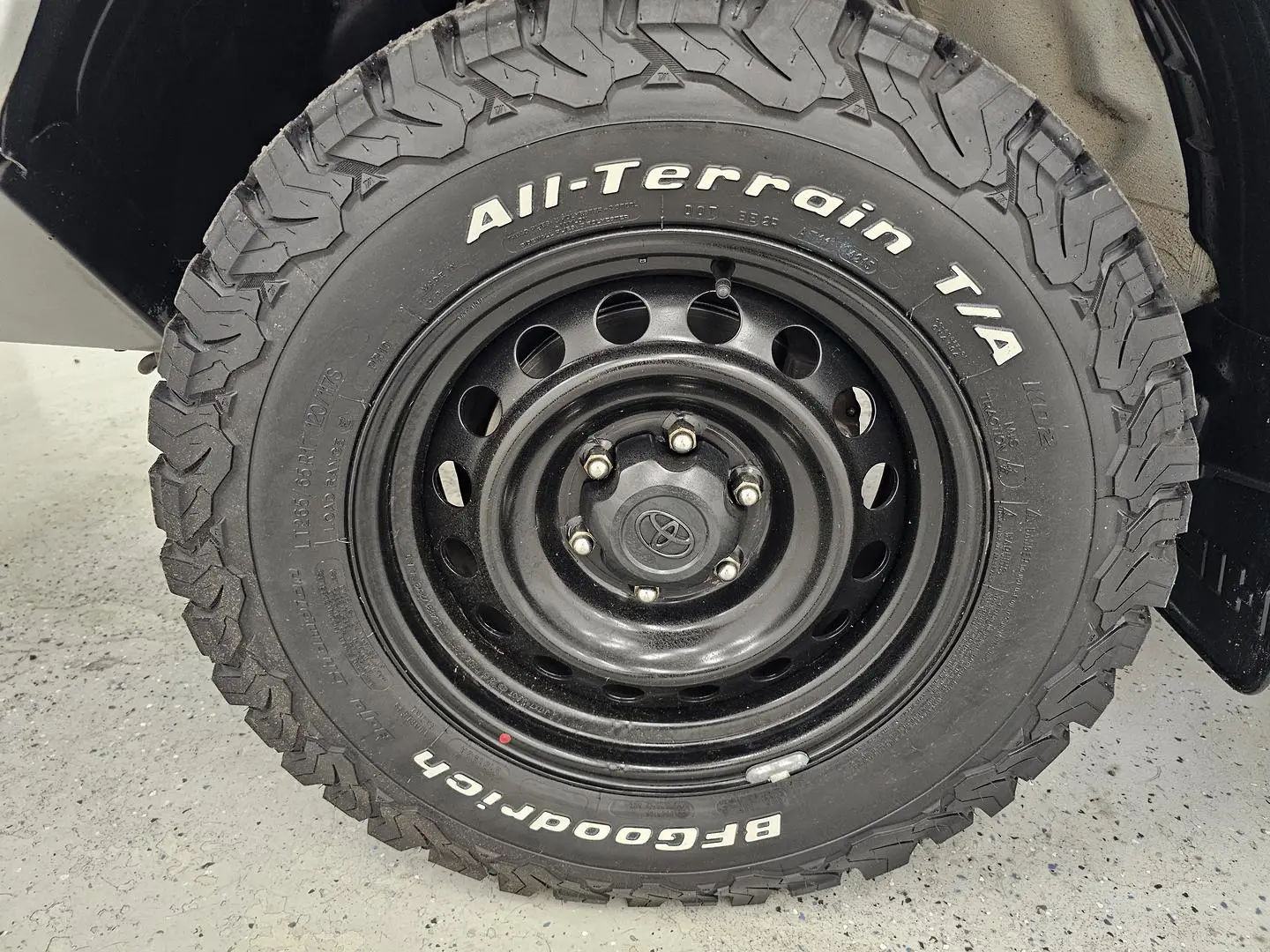 2015 Toyota Hilux Gallery Image 9