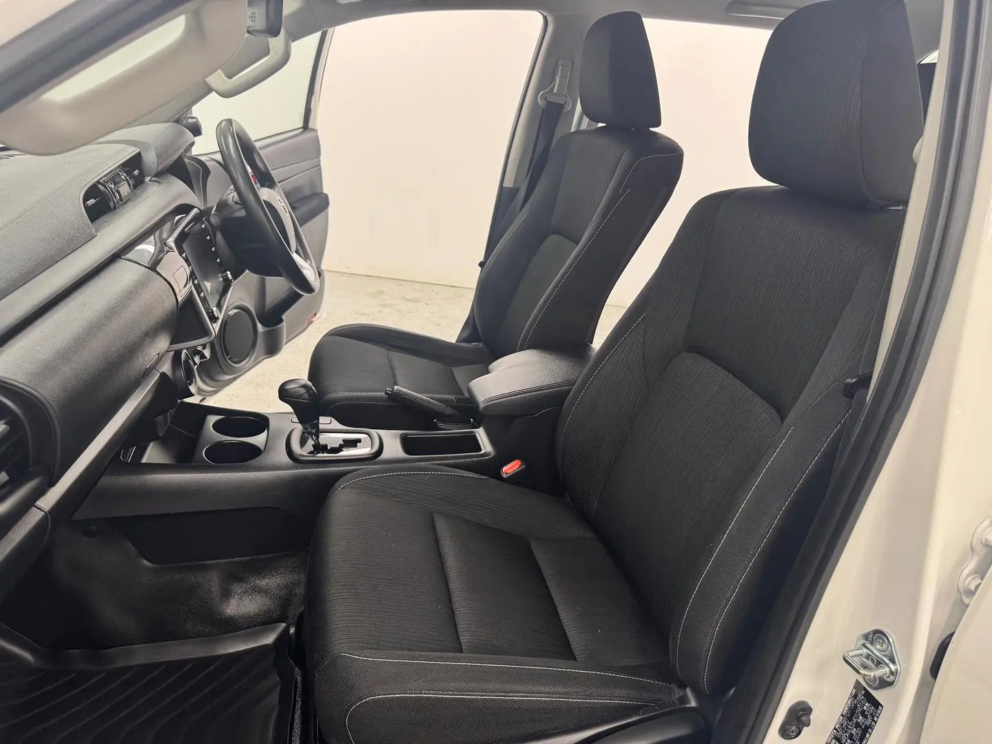2023 Toyota Hilux Gallery Image 29